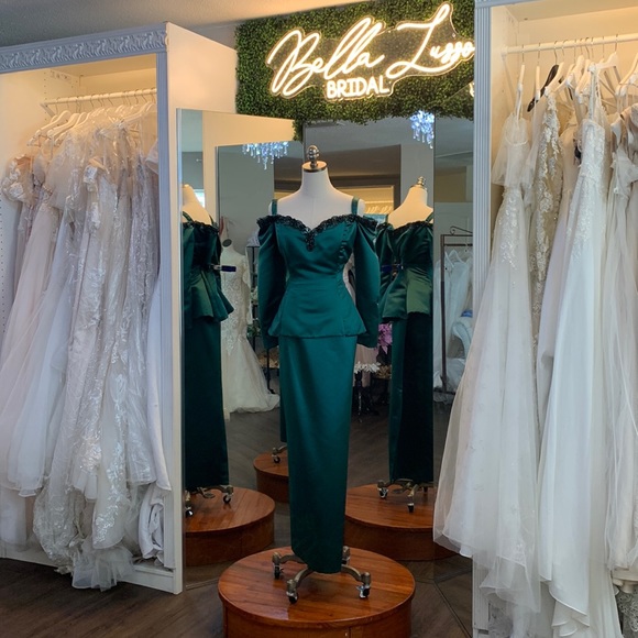 Two piece set: off the shoulder top, maxi skirt, emerald green color, size 12 - Picture 1 of 9